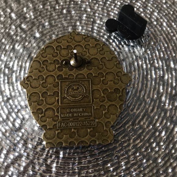 Disney birthday month pin new in box with tag - Picture 4 of 7